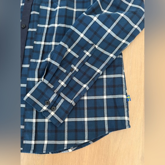 Fjäll Räven Button-Up Shirt - Picture 3 of 5